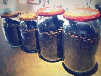 豆：スペシャルティコーヒー豆を使用。常時4種類の豆を用意しております。