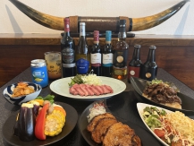 こだわりの焼肉はもちろん、カルビ丼などのご飯もの、サラダやおつまみなどのサイドメニューも充実。